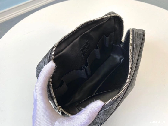 WIS GM VUITTON LOUIS POUCH TOILETRY 0925